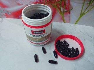 Swisse 스위스 고함량 프로폴리스 2,000mg 210정 — 4점을 준 리뷰어가 2021년 1월 올린 사용 사진