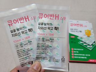 [큐어반H 스팟] 자외선 99프로 차단되는 스틱타입 스팟밴드(1팩 / 66매입) — 5점을 준 리뷰어가 2022년 12월 올린 사용 사진