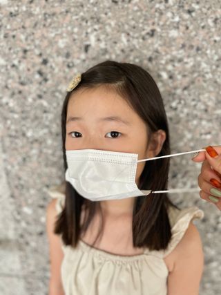 JHWORLD 스누피 마스크 정품 스누피 닥터클린 국내 아동용 성인용 3중 MB필터 일회용 덴탈마스크 50매 — 5점을 준 리뷰어가 2021년 9월 올린 사용 사진