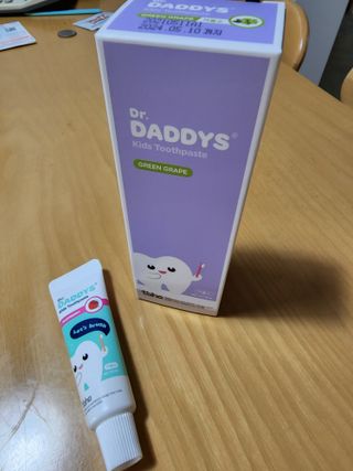 닥터데디스 안심저불소 키즈치약 (라즈베리, 청포도향 중 택 1) 60g +  여행용 미니 치약 15g — 5점을 준 리뷰어가 2022년 7월 올린 사용 사진
