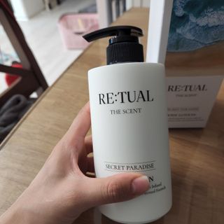 레츄얼 더 센트 바디로션 시크릿 파라다이스(500ml) — 5점을 준 리뷰어가 2022년 7월 올린 사용 사진