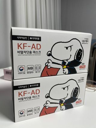 JHWORLD 스누피 마스크 정품 스누피 KF-AD 국내 비말차단 아동용 성인용 일회용 덴탈마스크 50매 — 5점을 준 리뷰어가 2021년 6월 올린 사용 사진