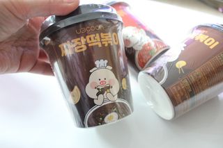 유비쿡 컵떡볶이 매운컵떡볶이2개/ 짜장컵떡볶이 2개  총 4개세트 — 5점을 준 리뷰어가 2021년 3월 올린 사용 사진