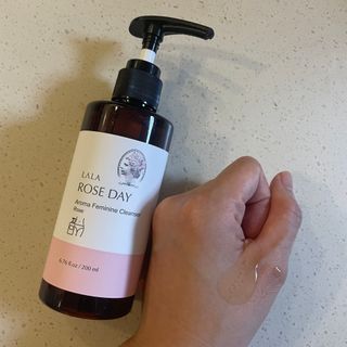 라라로즈데이 시즌2 여성청결제 200ml 아로마 페미민 클렌저, 독일더마인증 — 5점을 준 리뷰어가 2021년 9월 올린 사용 사진