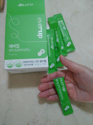 [몸엔용] 에버업 멀티비타민&미네랄, 눈건강 루테인 혈행건강 오메가3, 면역 프로바이오틱스 3종 택1 — 5점을 준 리뷰어가 2022년 4월 올린 사용 사진