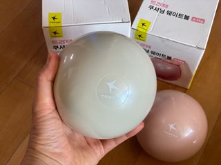 트라택 쿠셔닝 웨이트볼 0.5kg + 1kg SET — 5점을 준 리뷰어가 2022년 5월 올린 사용 사진