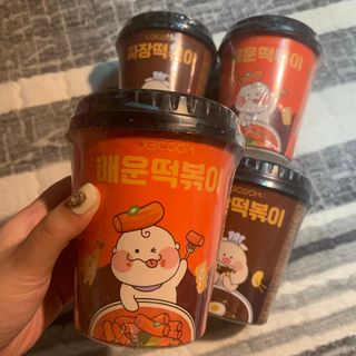 유비쿡 컵떡볶이 매운컵떡볶이2개/ 짜장컵떡볶이 2개  총 4개세트 — 4.5점을 준 리뷰어가 2021년 2월 올린 사용 사진