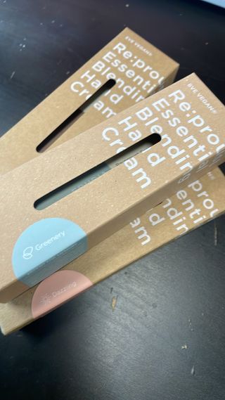 [후르디아] 끈적임 없는 착한성분 비건  핸드크림 3종 — 4.5점을 준 리뷰어가 2021년 10월 올린 사용 사진