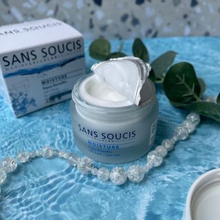 산수시 아쿠아 베네핏 24h 수부지 물광 속건조 수분크림 50ml — 4.5점을 준 리뷰어가 2021년 7월 올린 사용 사진