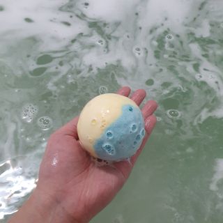 소담스퀘어 상암 Evreryday Bath Bomb Day7(에브리데이 배쓰밤 데이7) / 7종 중 2종 랜덤발송 — 5점을 준 리뷰어가 2022년 11월 올린 사용 사진