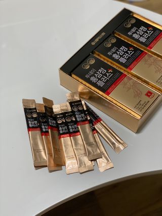 서울약사신협_투데이홍삼정플러스스틱_10g x 30포 — 5점을 준 리뷰어가 2021년 2월 올린 사용 사진