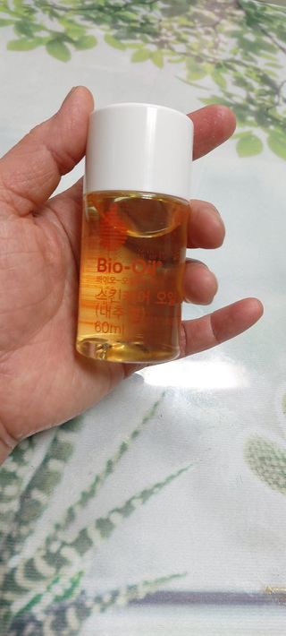 바이오오일 [바이오-오일] 스킨케어 오일 내추럴 60ml — 5점을 준 리뷰어가 2021년 12월 올린 사용 사진