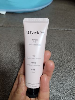 러브모아 향수 고체향수 승무원 고체향수 바르는 향수 니치향수 도손 우드세이지 앤 씨솔트 — 5점을 준 리뷰어가 2023년 1월 올린 사용 사진