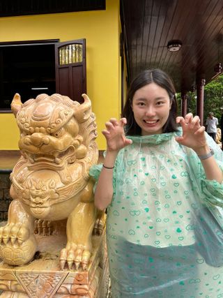 틱톡 [후르디아] 백탁NO! 화잘먹 수분광 선 에센스✨ — 4.5점을 준 리뷰어가 2023년 8월 올린 사용 사진