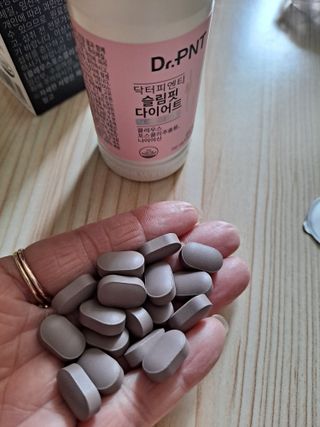 닥터피엔티 [Dr.PNT] 하루 2알로 건강한 다이어트! 한겨울에도 체지방만 쏙~ 슬림핏 다이어트 — 5점을 준 리뷰어가 2022년 5월 올린 사용 사진