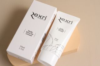 렉스리 데일리 톤업 크림 Rexri Daily Tone Up Cream — 5점을 준 리뷰어가 2022년 10월 올린 사용 사진