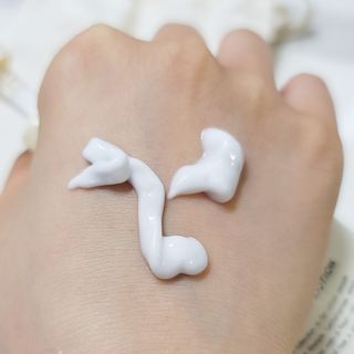 [위켄더스] 끈적임 없이 수분감을 채워주는 핸드& 바디로션 1종 랜덤발송 — 1점을 준 리뷰어가 2022년 5월 올린 사용 사진