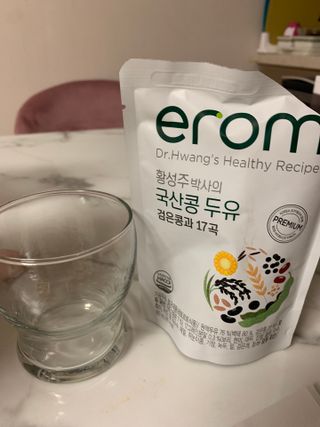 이롬 황성주 박사의 국산콩 두유 검은콩과 17곡 프리미엄 — 5점을 준 리뷰어가 2021년 5월 올린 사용 사진