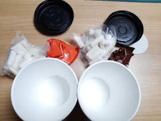 유비쿡 컵떡볶이 매운컵떡볶이2개/ 짜장컵떡볶이 2개  총 4개세트 — 5점을 준 리뷰어가 2021년 2월 올린 사용 사진