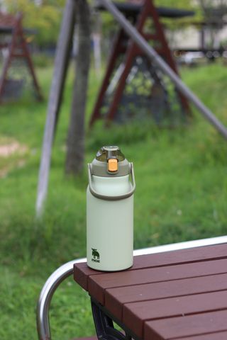 모즈스웨덴 MOZ 스웨덴 316 스텐 대용량 원터치 손잡이 보냉보온병 — 4.5점을 준 리뷰어가 2023년 8월 올린 사용 사진