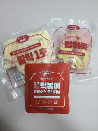 빨간키트 떡볶이 밀키트 2~3인분 매운맛 국물 떡볶이 만들기 쉬운 황금 레시피 분말 소스로 간편한 요리 — 5점을 준 리뷰어가 2021년 10월 올린 사용 사진