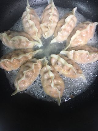 삼양냉동 [삼양] 얇은피불닭왕교자+얇은피까르보불닭왕교자 총4팩 — 5점을 준 리뷰어가 2021년 2월 올린 사용 사진