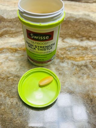 Swisse 스위스 고함량 밀크씨슬 35,000mg 60정 — 5점을 준 리뷰어가 2021년 11월 올린 사용 사진