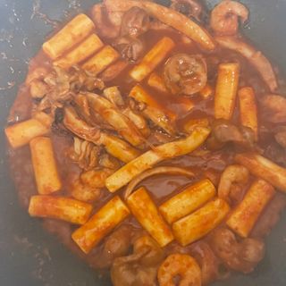 화끈한녀석들 새오똥400g 새우,오징어,똥집 볶음요리 소스,밀떡, 참기름 포함 — 5점을 준 리뷰어가 2022년 12월 올린 사용 사진