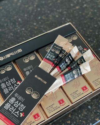 서울약사신협_투데이홍삼정플러스스틱_10g x 60포 — 5점을 준 리뷰어가 2021년 6월 올린 사용 사진