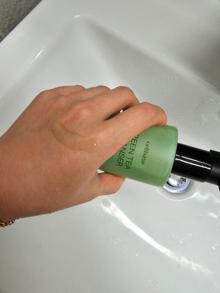 프리마인 메이크업과 들뜨는 각질까지 한방에 깐달걀로! 순하기까지한 셀베이스 그린티클렌저(200ml) — 5점을 준 리뷰어가 2023년 4월 올린 사용 사진