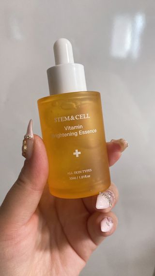 체르엠 스템앤셀 비타민 브라이트닝 에센스 30ml 1개 — 4.5점을 준 리뷰어가 2022년 3월 올린 사용 사진