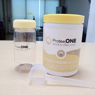 프로티원 단백질쉐이크 곡물맛 2주분 1통+보틀 — 5점을 준 리뷰어가 2021년 3월 올린 사용 사진