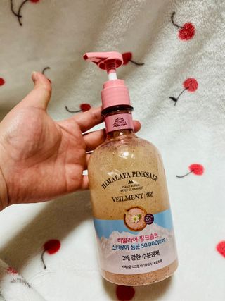 벨먼 내추럴스파 수분광채 스크럽 바디워시 600ml 5종 — 4.5점을 준 리뷰어가 2022년 5월 올린 사용 사진