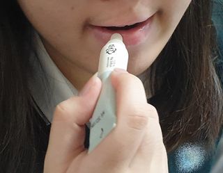 [후르디아] 올리브영 착한보습 비건 립버터 2종 — 5점을 준 리뷰어가 2021년 12월 올린 사용 사진
