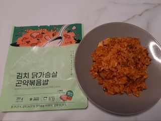 [푸딩팩토리] 요잇조잇 닭갈비 닭가슴살/김치 닭가슴살 곤약볶음밥 2종 (김치볶음밥 2개 닭갈비 볶음밥 1개) — 5점을 준 리뷰어가 2022년 8월 올린 사용 사진