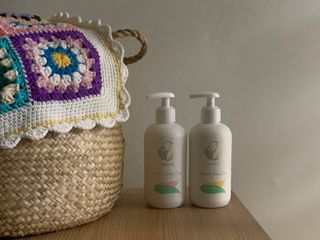 mom e 맘이 내추럴 베이비 케어 샴푸앤바스+로션 — 5점을 준 리뷰어가 2021년 1월 올린 사용 사진