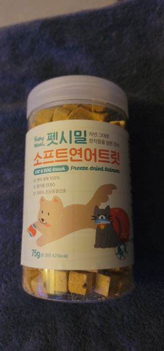 [펫시밀] 원물그대로 영양듬뿍 진공동결건조 북어트릿75g,치킨트릿100g,연어트릿75g 강아지 고양이 간식 — 5점을 준 리뷰어가 2023년 5월 올린 사용 사진