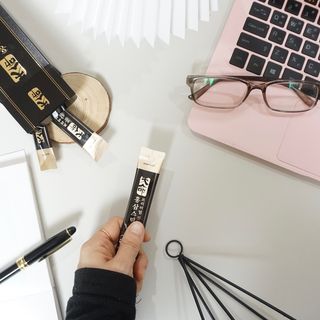 헬스업_천명진프리미엄홍삼스틱_10ml x 30포 — 5점을 준 리뷰어가 2021년 1월 올린 사용 사진
