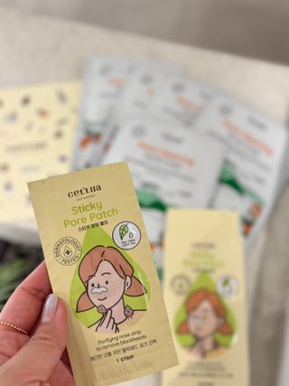 세뚜아(Cettua) 세뚜아 스티키 포어 패치 Cettua Sticky Pore Patch — 5점을 준 리뷰어가 2023년 7월 올린 사용 사진