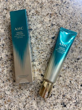 [NEW 탄력유턴 아이크림] AHC 유스 래스팅 리얼 아이크림 포 페이스 — 5점을 준 리뷰어가 2021년 2월 올린 사용 사진