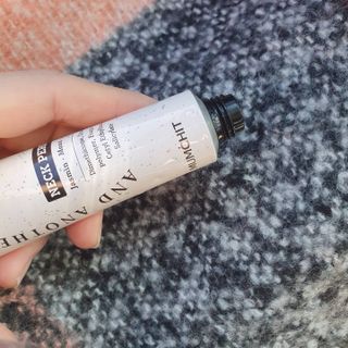 멈칫(MUMCHIT) 넥퍼퓸 NECKPERFUME 2가지 향 — 5점을 준 리뷰어가 2021년 11월 올린 사용 사진