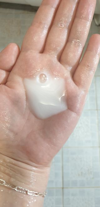 [HUREX] 휴렉스 볼류마이징 탈모완화 기능성 샴푸 150ml x 2개 — 4점을 준 리뷰어가 2021년 9월 올린 사용 사진