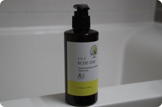 라라로즈데이 시즌2 여성청결제 200ml 아로마 페미민 클렌저, 독일더마인증 — 5점을 준 리뷰어가 2021년 9월 올린 사용 사진