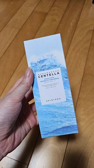 [스킨1004] 마다가스카르 센텔라 히알루-시카 워터핏 선세럼 50ml — 4점을 준 리뷰어가 2024년 5월 올린 사용 사진