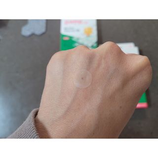 [큐어반H 스팟] 자외선 99프로 차단되는 스틱타입 스팟밴드(1팩 / 66매입) — 5점을 준 리뷰어가 2022년 12월 올린 사용 사진