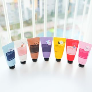 쿤달 BT21 시어버터 앤 마카다미아 퓨어 핸드크림 50ml 7구 기프트 세트 — 5점을 준 리뷰어가 2021년 3월 올린 사용 사진