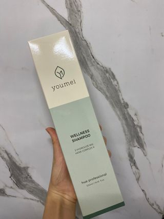 유메이 웰니스 샴푸 + 유메이 스칼프 브러쉬 — 5점을 준 리뷰어가 2022년 1월 올린 사용 사진