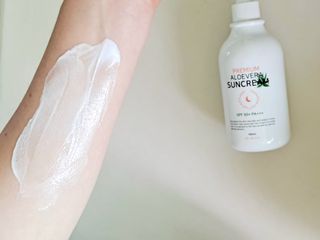 [닥터문] 프리미엄 알로에베라 선크림 500ml — 5점을 준 리뷰어가 2022년 6월 올린 사용 사진