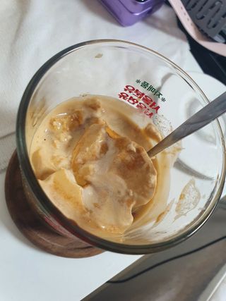 매일바이오 그릭요거트 오리지널 플레인 4개, 로스터리 커피믹스 4개 — 4점을 준 리뷰어가 2021년 12월 올린 사용 사진
