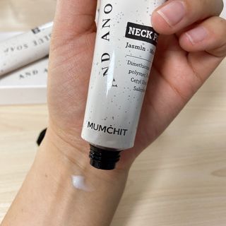 멈칫(MUMCHIT) 넥퍼퓸 NECKPERFUME 2가지 향 — 5점을 준 리뷰어가 2021년 12월 올린 사용 사진